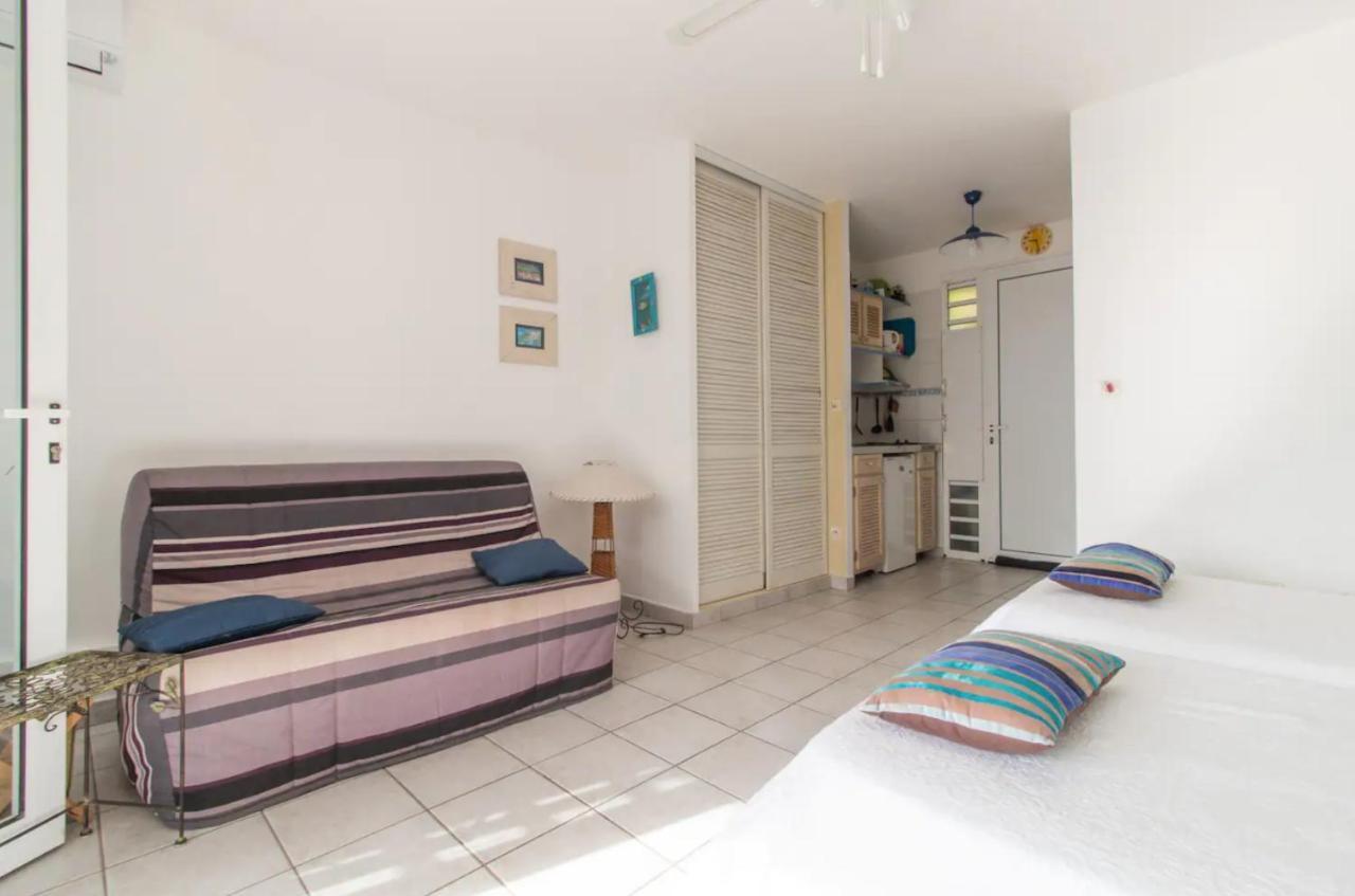 Un Pied-A-Terre Face A La Marina Apartment Le Marin Exterior photo